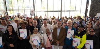 Rodrigo Monsalvo entrega más de 300 escrituras a familias marquesinas