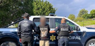 Detenido sujeto con orden de mandamiento vigente