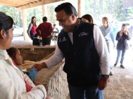 Luis Nava Supervisa la entrega de enseres a afectados por lluvias en Pinal de Amoles