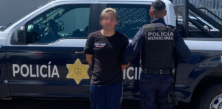 Circulaba a bordo de una motocicleta con placas sobrepuestas