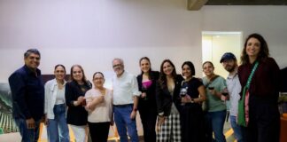 Inaugura Sonia Rocha el mural Las flores también nacen de las grietas