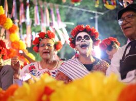 Huimilpan celebra con gran éxito su tradicional Desfile de Día de Muertos