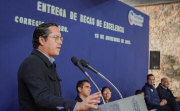 Chepe Guerrero entrega Becas de Excelencia a estudiantes de Corregidora; suman 462 beneficiados