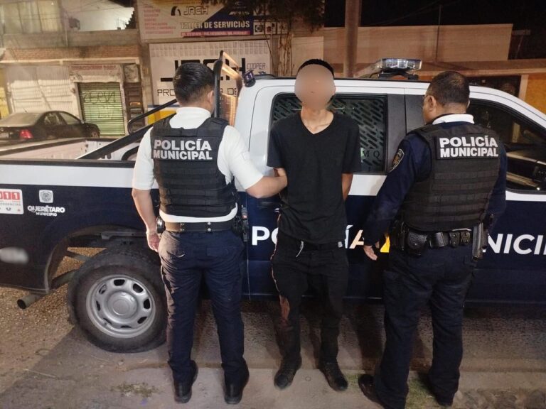 Detienen a hombre que conducía motocicleta con reporte de robo