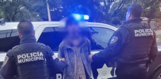 Detenido por sustraer metal del estacionamiento de un centro comercial