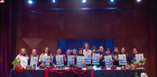 Presenta López Birlain el programa Ahí viene la Navidad