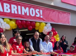 El Director de Rehabilitación y Asistencia Social del Sistema Estatal DIF y Directivos de la cadena comercial OXXO impulsan espacios inclusivos para personas con discapacidad