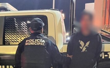 Detenido sujeto que vendía camioneta que tenía reporte de robo