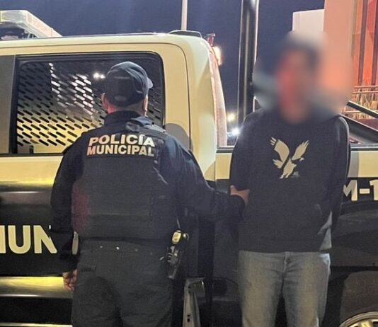 Detenido sujeto que vendía camioneta que tenía reporte de robo