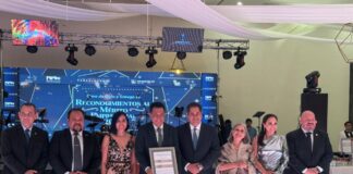 Entregan reconocimientos al Mérito Empresarial en San Juan del Río