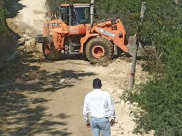 La Comisión Estatal de Infraestructura atiende derrumbe en camino que comunica a Peñamiller con Cadereyta de Montes