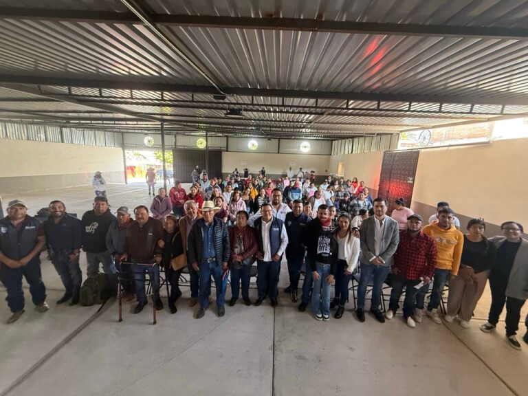 Encabeza Jairo Morales la firma de escrituras en El Milagro