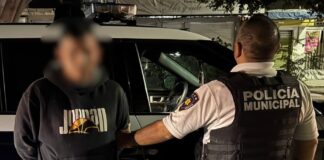 Detenido por desobediencias y resistencia de particulares en Santa Mónica