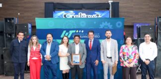 Reconocen labor de docentes y administrativos de la Universidad Tecnológica de San Juan del Río