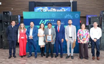 Reconocen labor de docentes y administrativos de la Universidad Tecnológica de San Juan del Río