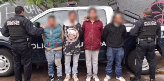 Detienen a 4 masculinos por robo equiparado de vehículo