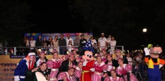 Inician en Jalpan los desfiles navideños del Festival Alegría Contigo 2025