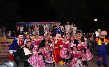 Inician en Jalpan los desfiles navideños del Festival Alegría Contigo 2025