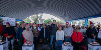 Rodrigo Monsalvo entrega despensas para el adulto mayor en Amazcala