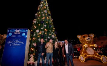 Inicia El Marqués las fiestas decembrinas con el encendido del Árbol Navideño