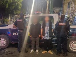 Detenidos dos masculinos por desobediencia y resistencias de particulares