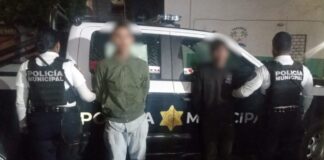 Detienen a dos masculinos en Las Azucenas