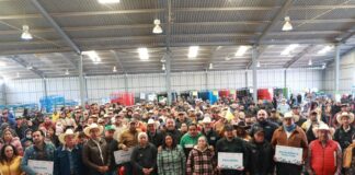 El secretario de Desarrollo Agropecuario entrega apoyos en concurrencia en San Juan del Río