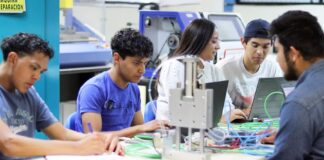 Inician estudiantes de la Universidad Tecnológica de San Juan del Río estadías en el Sector Empresarial