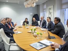 Gobernador impulsa inversión de 215 millones de pesos de Plásticos Durex en gira por España