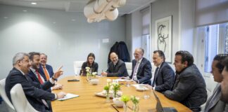 Gobernador impulsa inversión de 215 millones de pesos de Plásticos Durex en gira por España