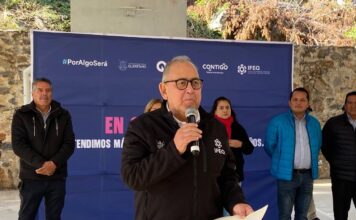 Entrega Fernando Orozco obra educativa en Pinal de Amoles