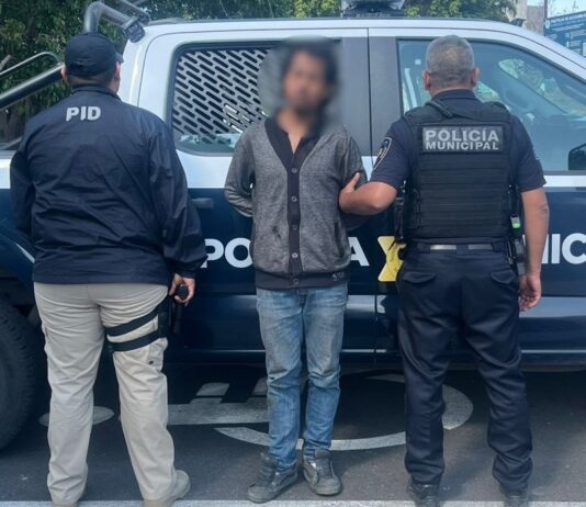 Policías aseguran a masculino con mandato vigente