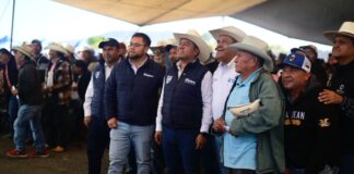 Entrega Jairo Morales Martínez maíz a productores del campo en Huimilpan