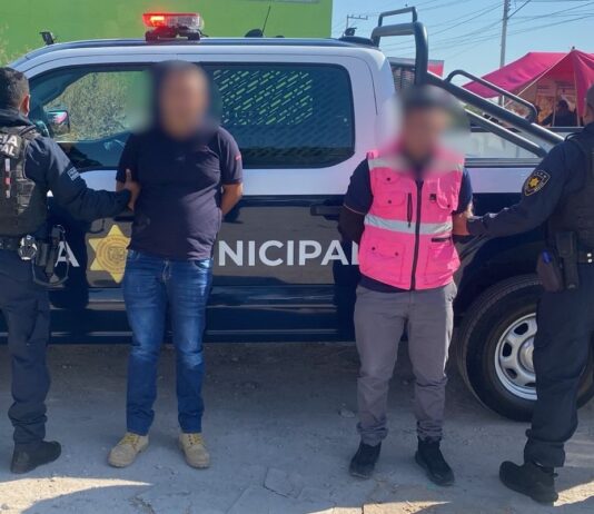 Detienen a dos masculinos por cohecho