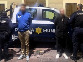 Detienen a dos sujetos por robo a vehículo en la colonia Centro