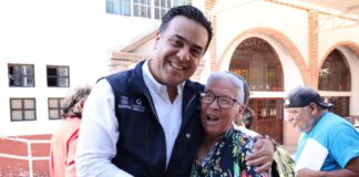 Asiste Luis Nava a entrega de canastas alimentarias en Corregidora