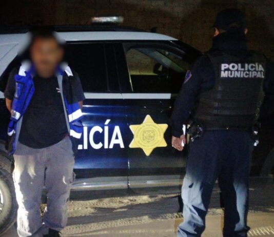 Policías municipales aseguran a masculino con orden de aprehensión