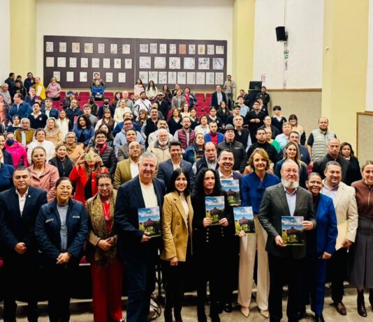 Presenta López Birlain el libro San Juan del Río