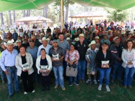 El Secretario de Desarrollo Agropecuario distribuye maíz para consumo humano en San Joaquín