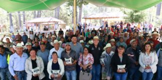 El Secretario de Desarrollo Agropecuario distribuye maíz para consumo humano en San Joaquín