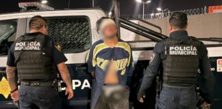 Policías aseguran a sujeto por daños a propiedad ajena en la colonia San Pablo