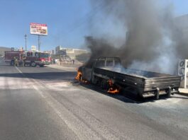 Protección Civil de El Marqués atiende incendio vehicular por falla mecánica