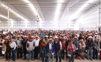 El Secretario de Desarrollo Agropecuario entrega apoyos por sequía en Peñamiller y Tolimán