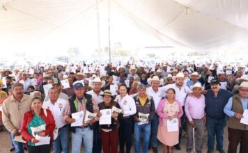 El Secretario de Desarrollo Agropecuario entrega apoyos por contingencias en Ezequiel Montes