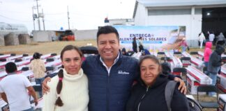 Entrega Jairo Morales primera etapa de calentadores solares en Huimilpan
