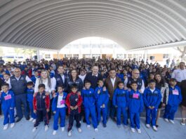 Encabeza Gobernador entrega de aulas en primarias de Jurica Pueblo