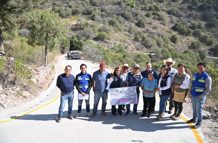 El Titular de la Comisión Estatal de Infraestructura verifica la reconstrucción de caminos en Pinal de Amoles