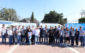 Entregan autoridades educativas nuevas unidades de transporte escolar al COBAQ