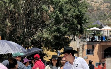 Acude Rodrigo Monsalvo al 161 Viacrucis de La Cañada