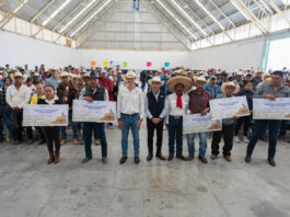 Rodrigo Monsalvo entrega 30 mil pacas de forraje en apoyo a productores pecuarios en El Marqués